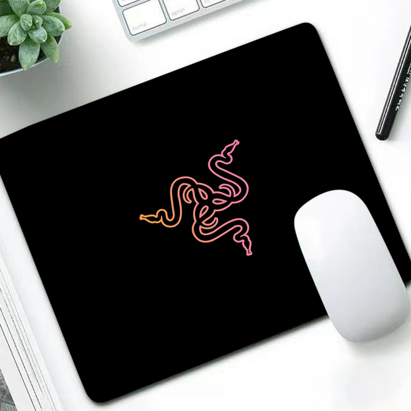 Razer Luxury Mouse Pad Anime G - đánh giá và giá Laptop Accessories Cool
